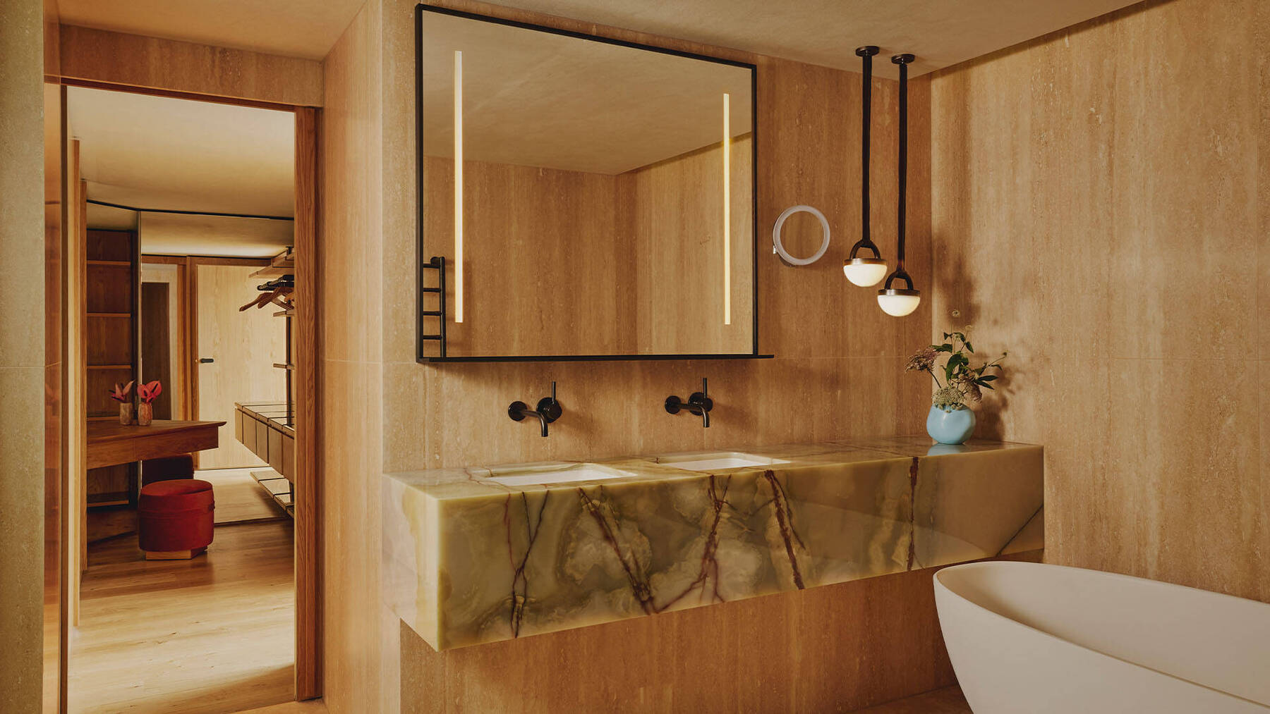 BALCONY PARK SUITE