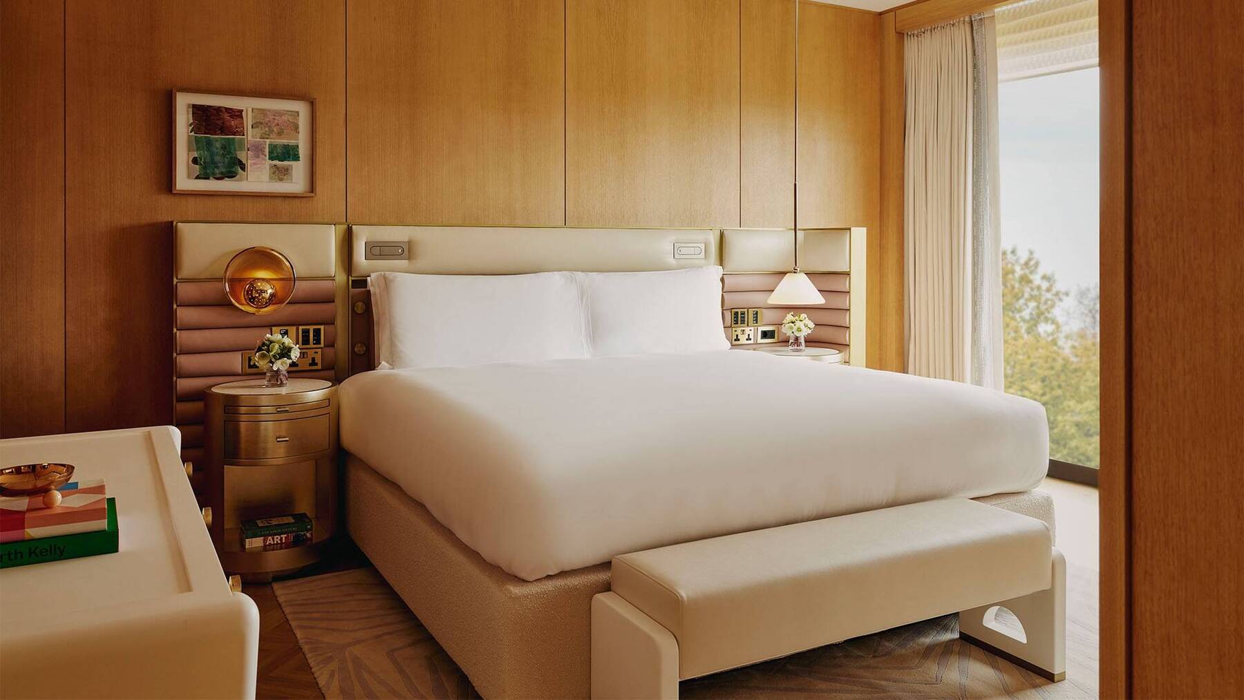 HYDE PARK BALCONY SUITE