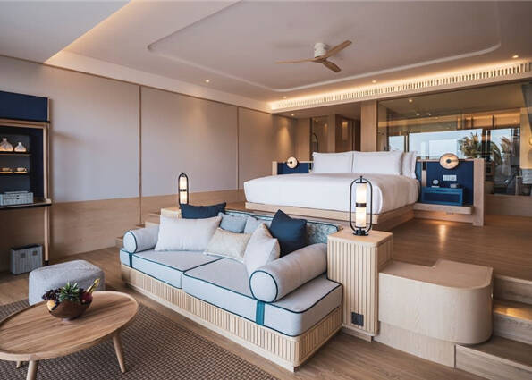 Deluxe Sea View Suite