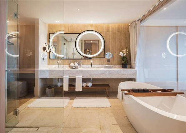 Deluxe Sea View Suite