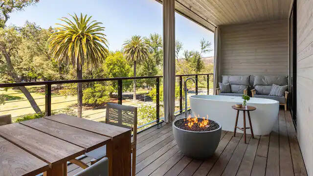 King Bridgeview Suite