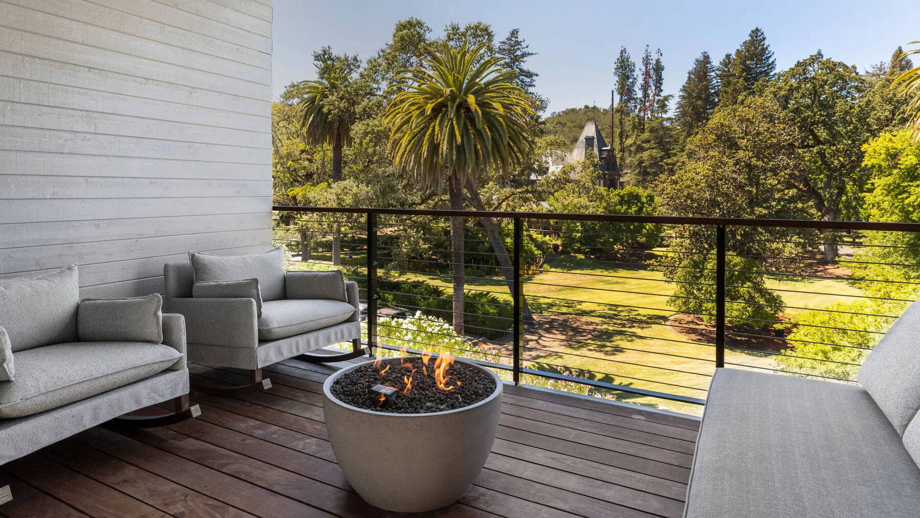 One King Bed Streamside Balcony Tub Premium