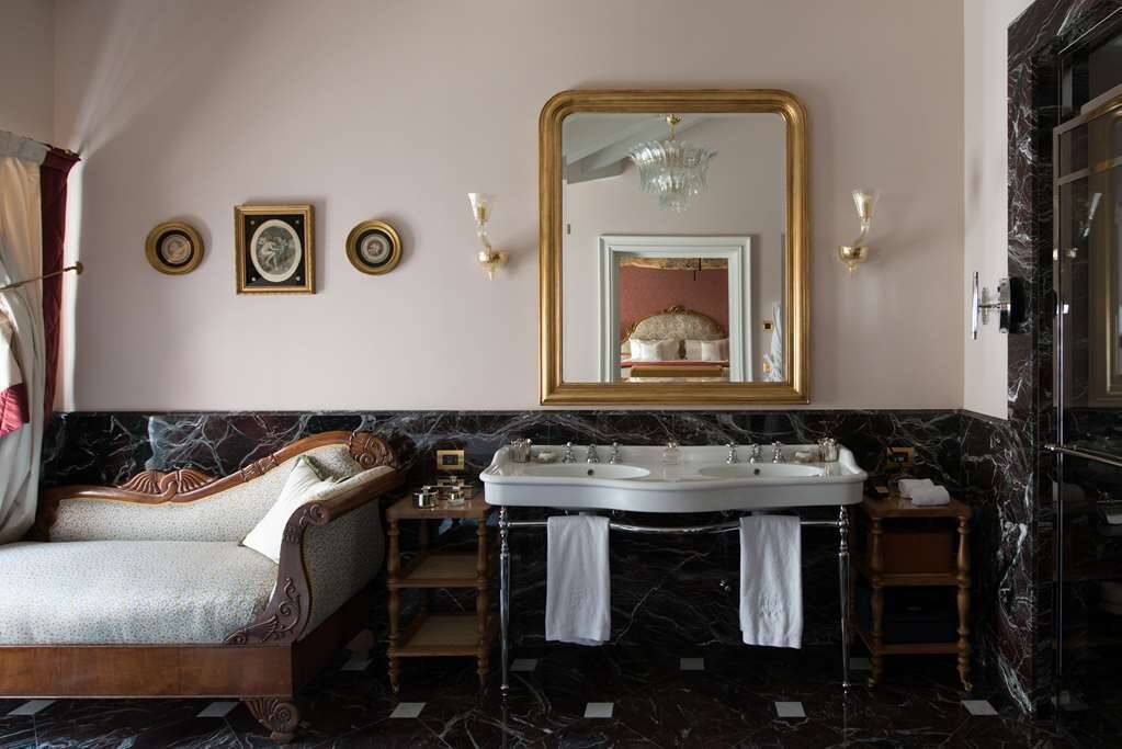 GRAND ROOM IN THE PALAZZ