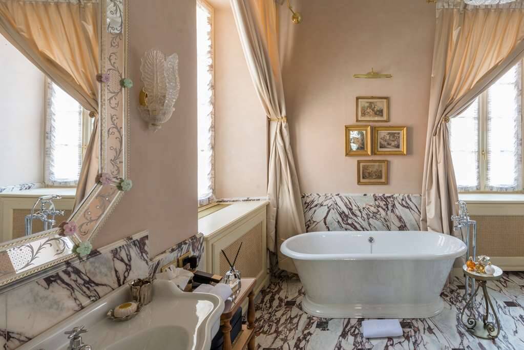 ROOM IN THE VILLA