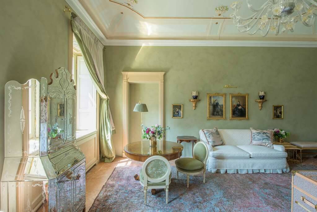 JUNIOR SUITE IN THE VILLA LAKE VIEW