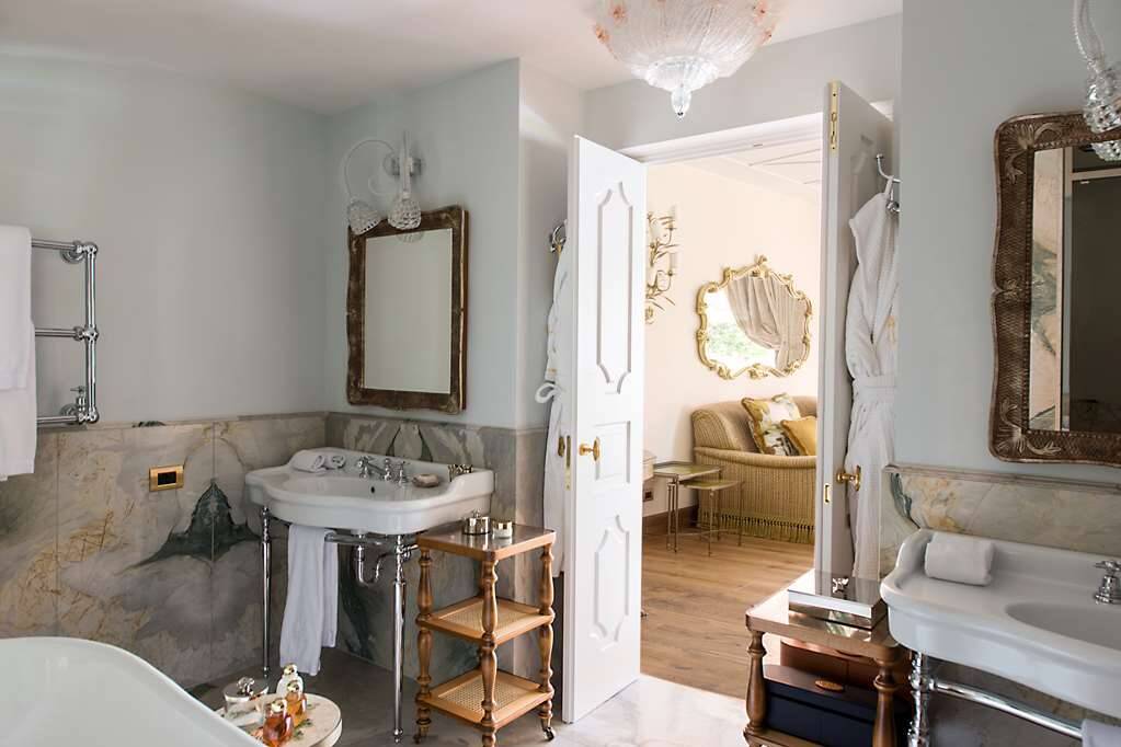 JUNIOR SUITE AL LAGO WITH LAKE VIEW