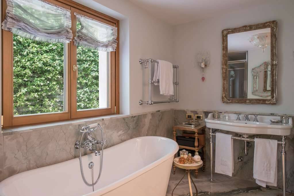 GRAND ROOM AL LAGO WITH LAKE VIEW