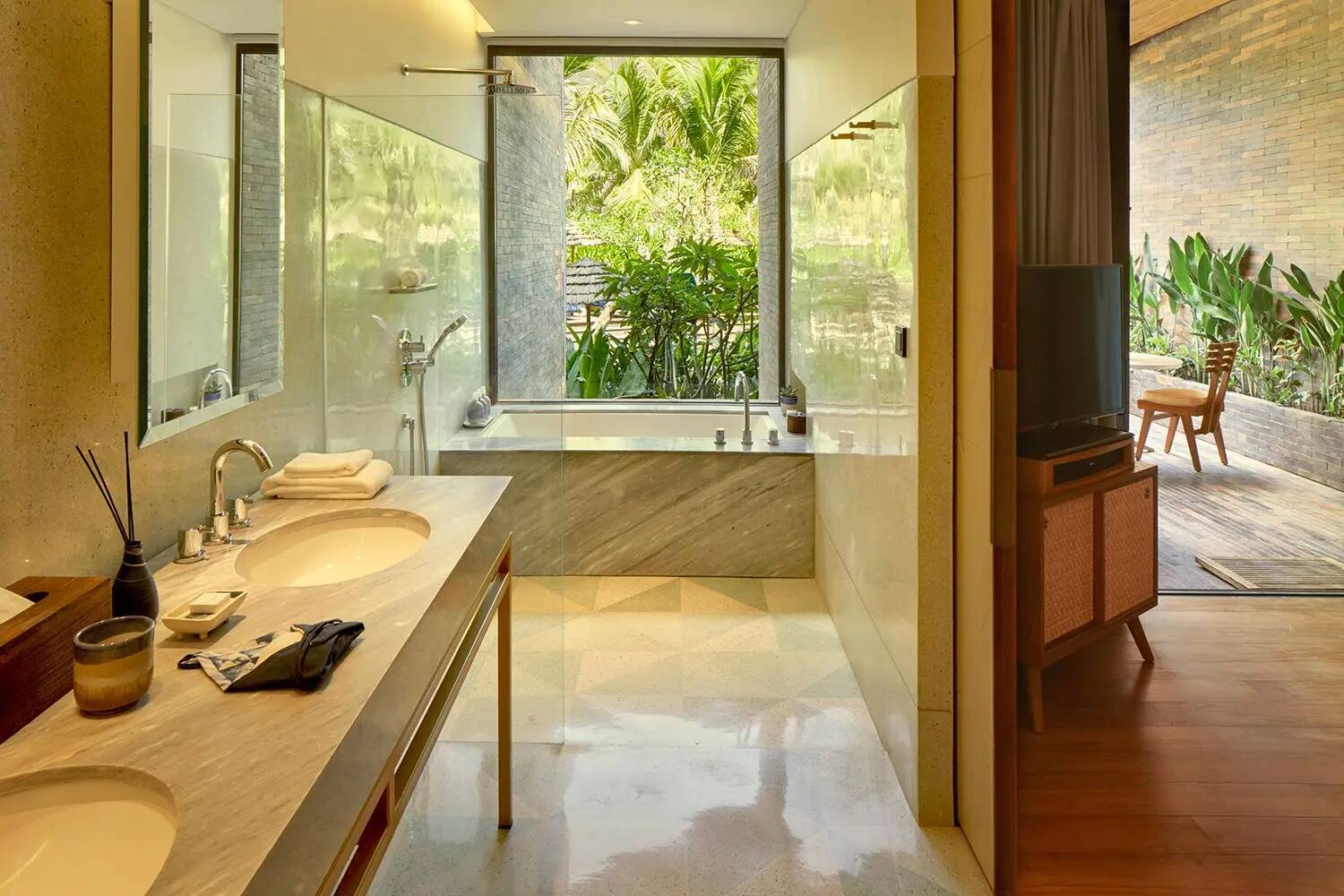 ISLAND SUITE