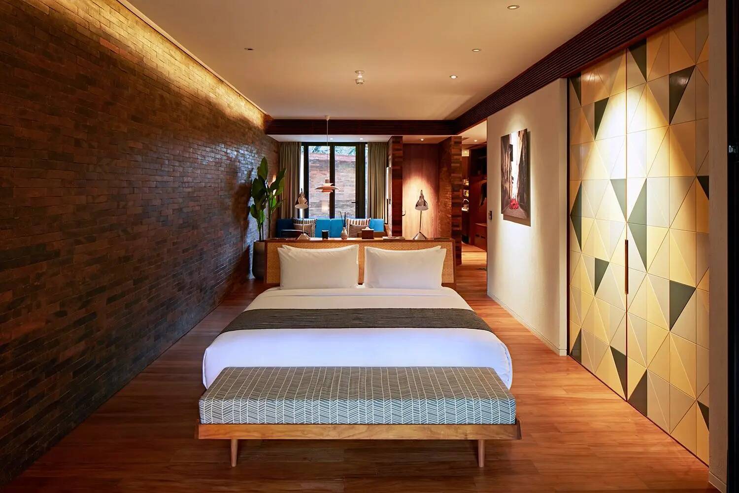 POOL SUITE