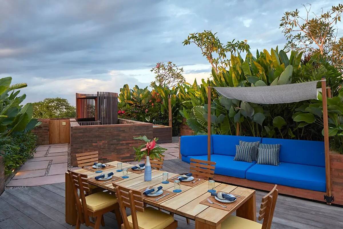 ROOFTOP SUITE