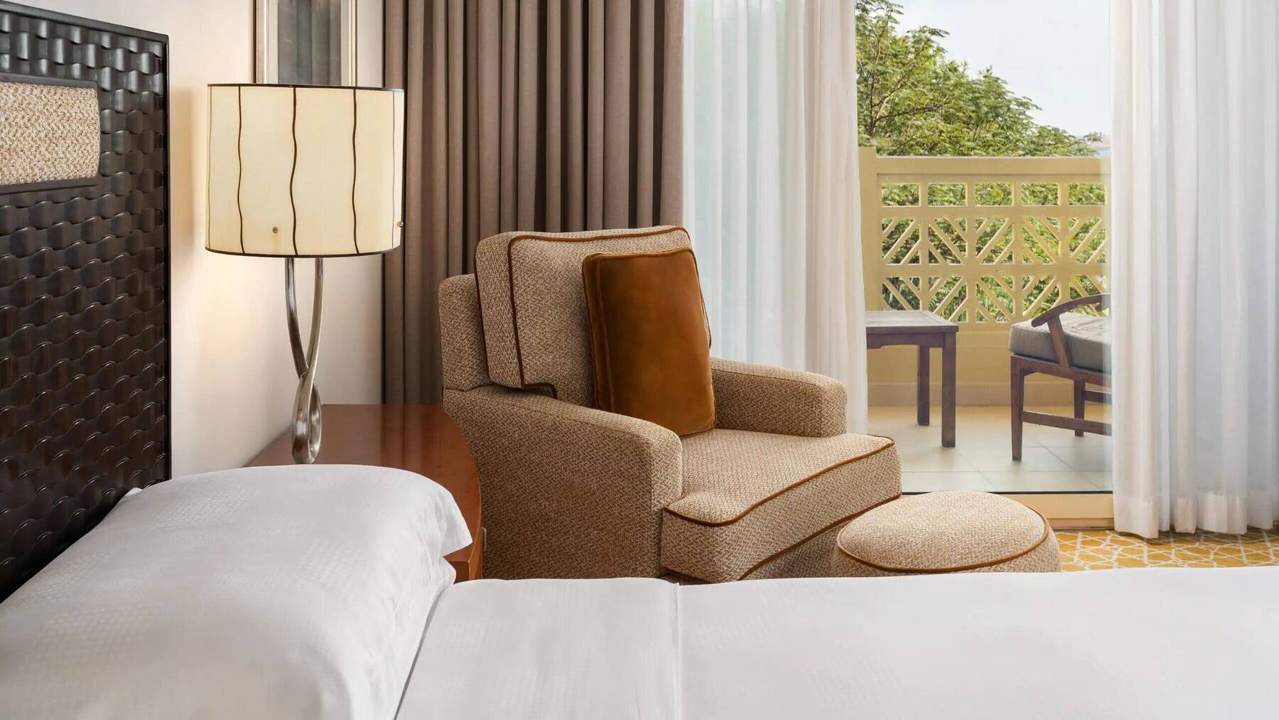 King Bed Sea View