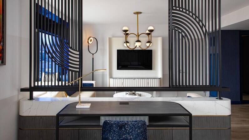 Luxe Level W Suite 1 King