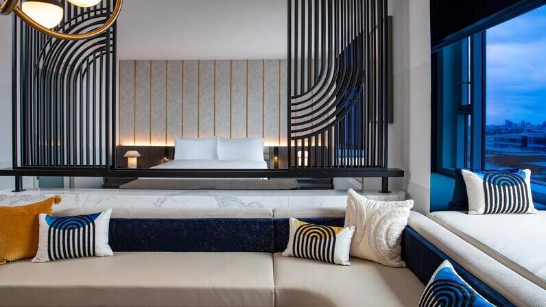 Luxe Level W Suite 1 King