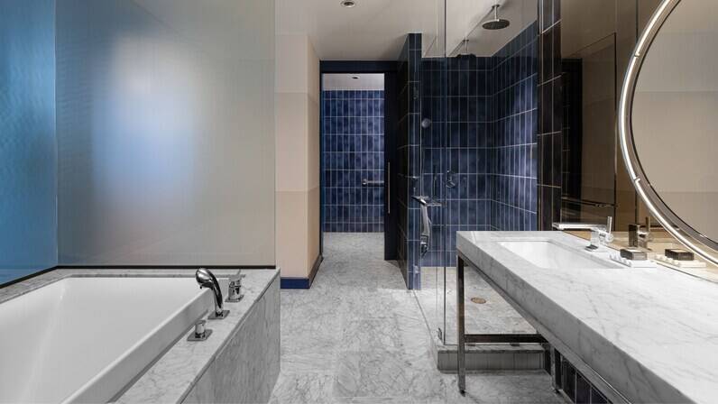 Luxe Level Oasis Suite 1 King