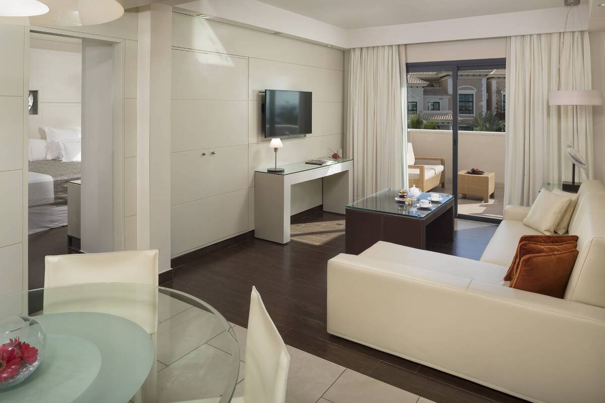 MASTER SUITE TWO BEDROOM (BREAKFAST)