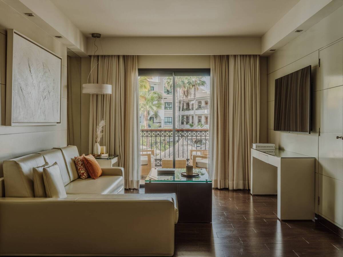 REDLEVEL TWO BEDROOM RESORT VIEW SUITE (BREAKFAST)