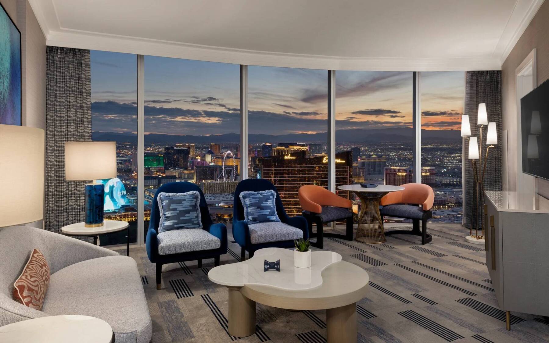 NOBLE GREAT STRIP VIEW SUITE