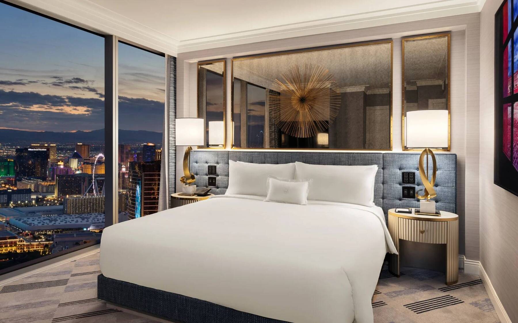 NOBLE GREAT STRIP VIEW SUITE
