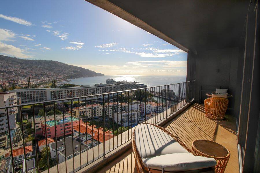 BAY SUITE