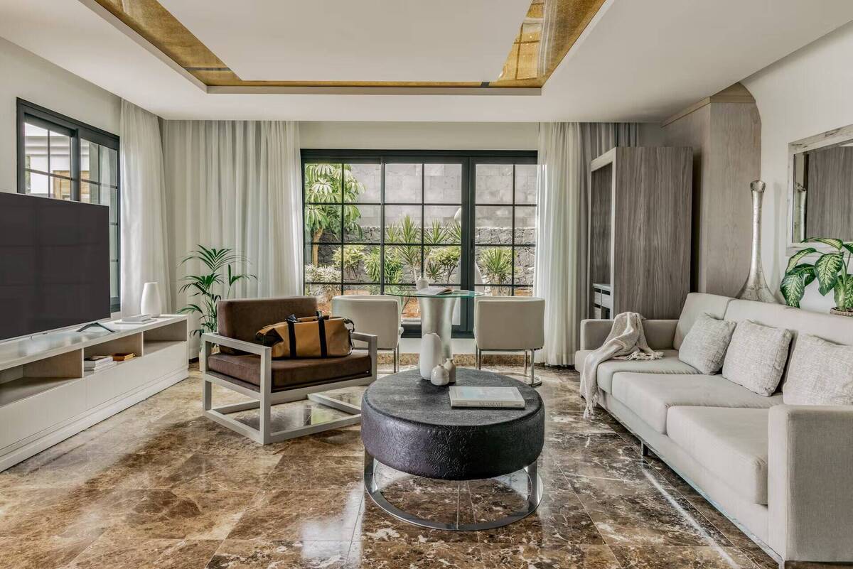 ADULTS ONLY REDLEVEL VILLA WITH PRIVATE POOL