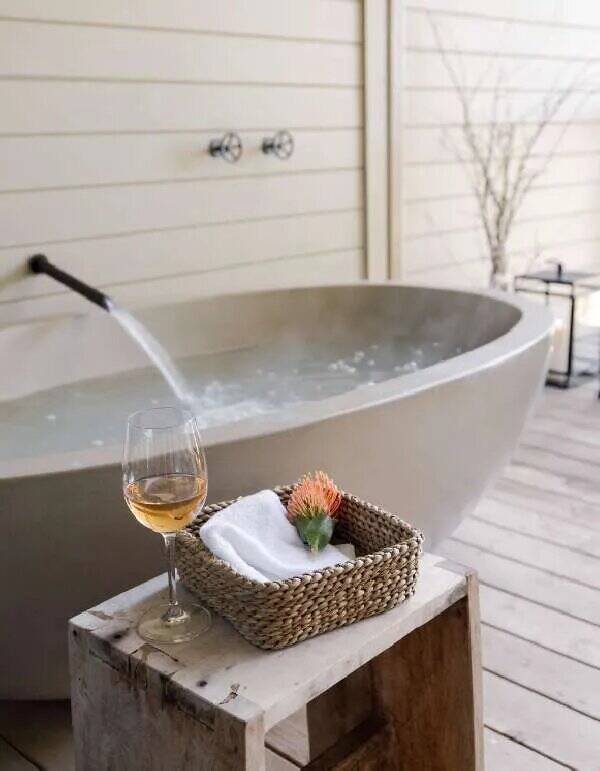 Vineyard Oak Studio with King Bed and Outdoor Tub