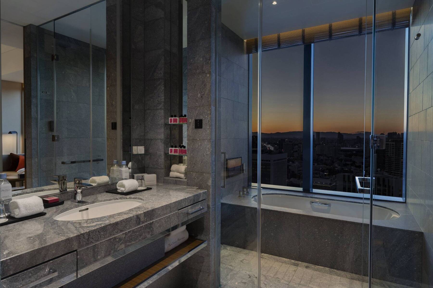 PRESTIGE TWIN ROOM WITH BATH (WITH VIEW)