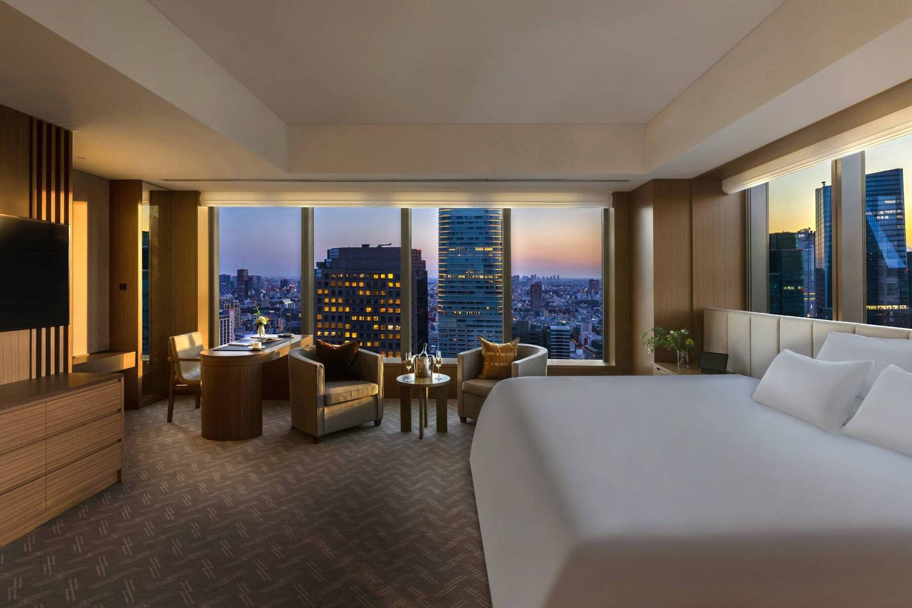 PRESTIGE CORNER KING ROOM