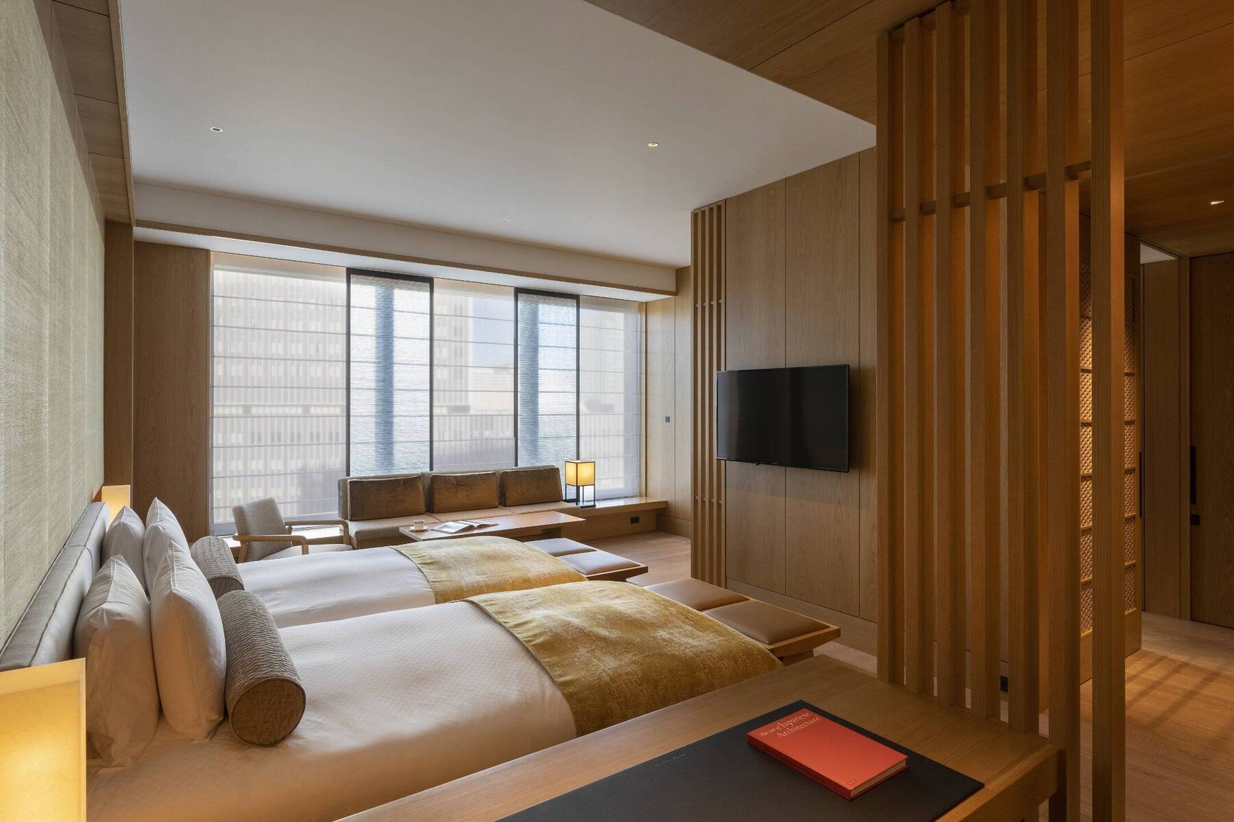 HERITAGE TWIN ROOM WITH VIEW AND BALCONY (CLUB LOUNGE ACCESS)