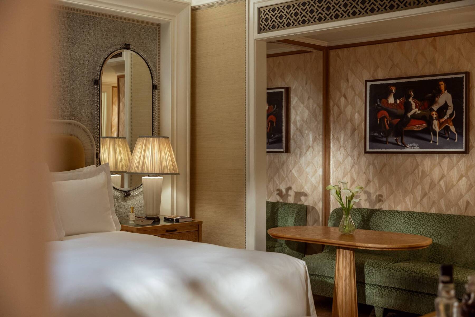 EXECUTIVE ROOM