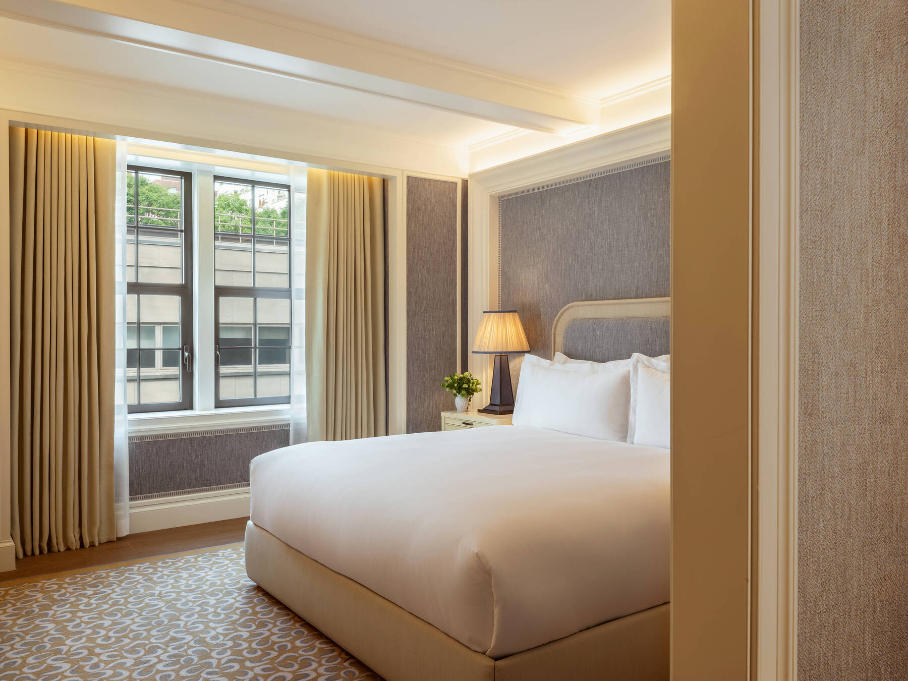 GRAND DELUXE ACCESSIBLE SUITE