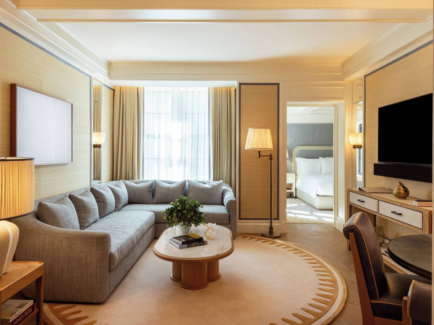 DELUXE SUITE