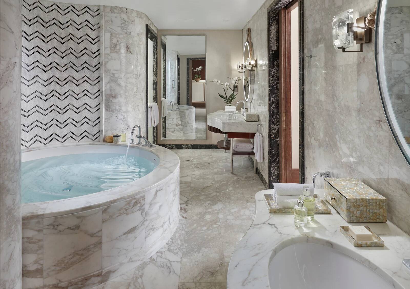 JUNIOR KING SUITE