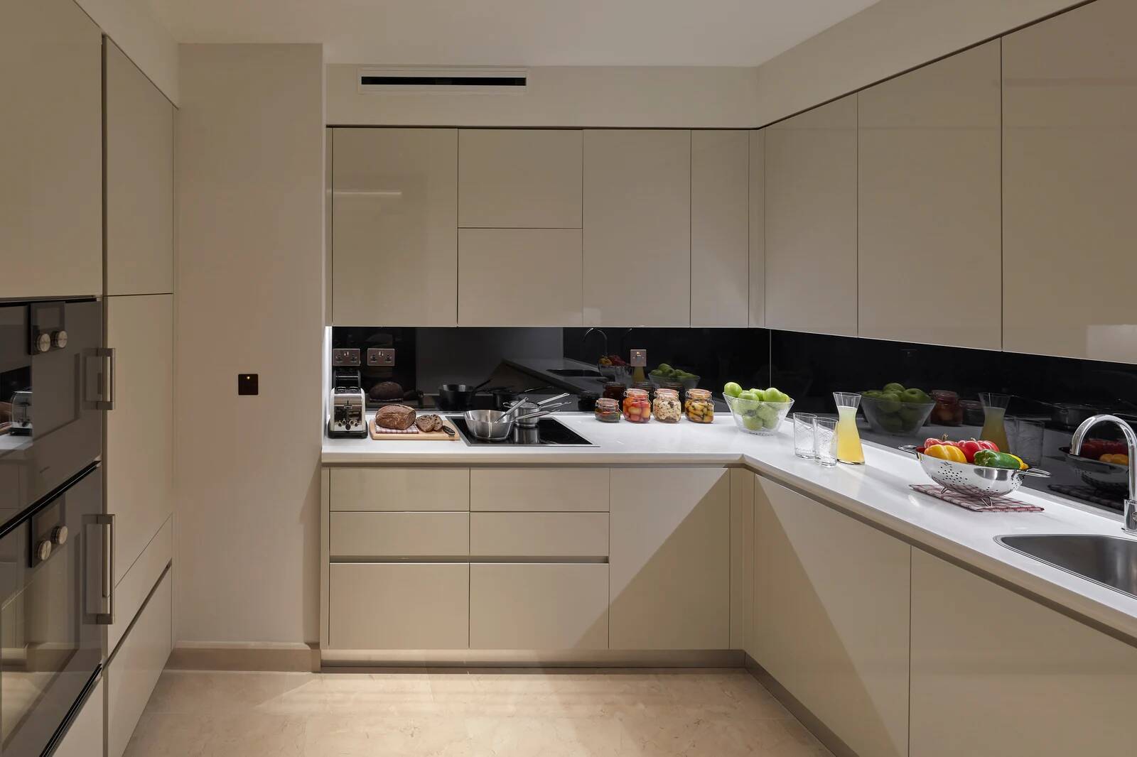 ONE BEDROOM APARTMENT