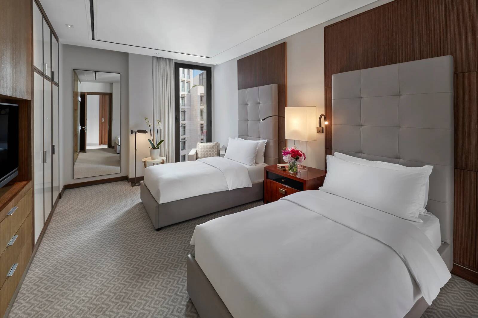 ONE KING AND TWIN BEDROOM APARTMENT