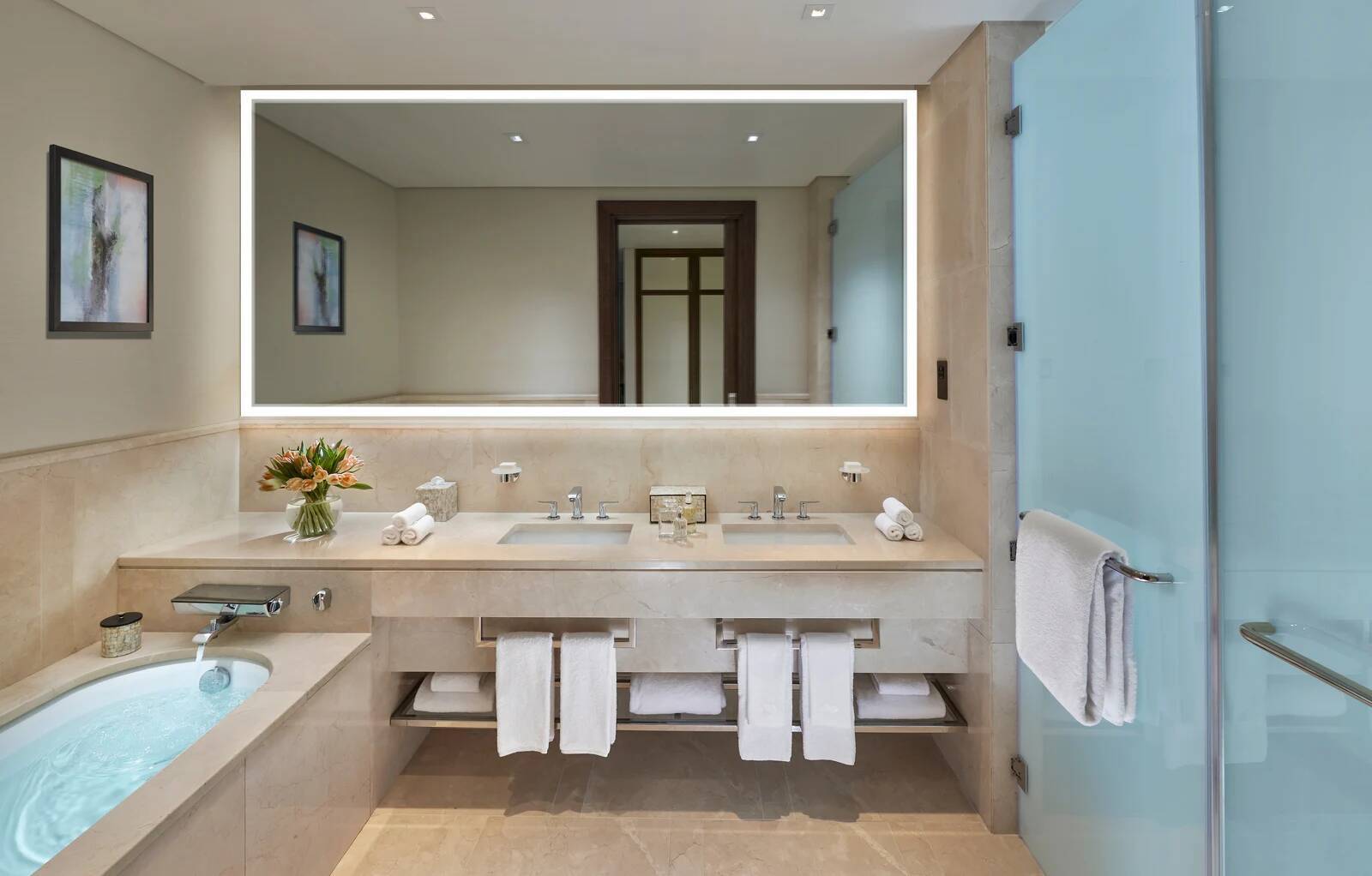 THREE BEDROOM CONNECTING APARTMENT (THREE KING)
