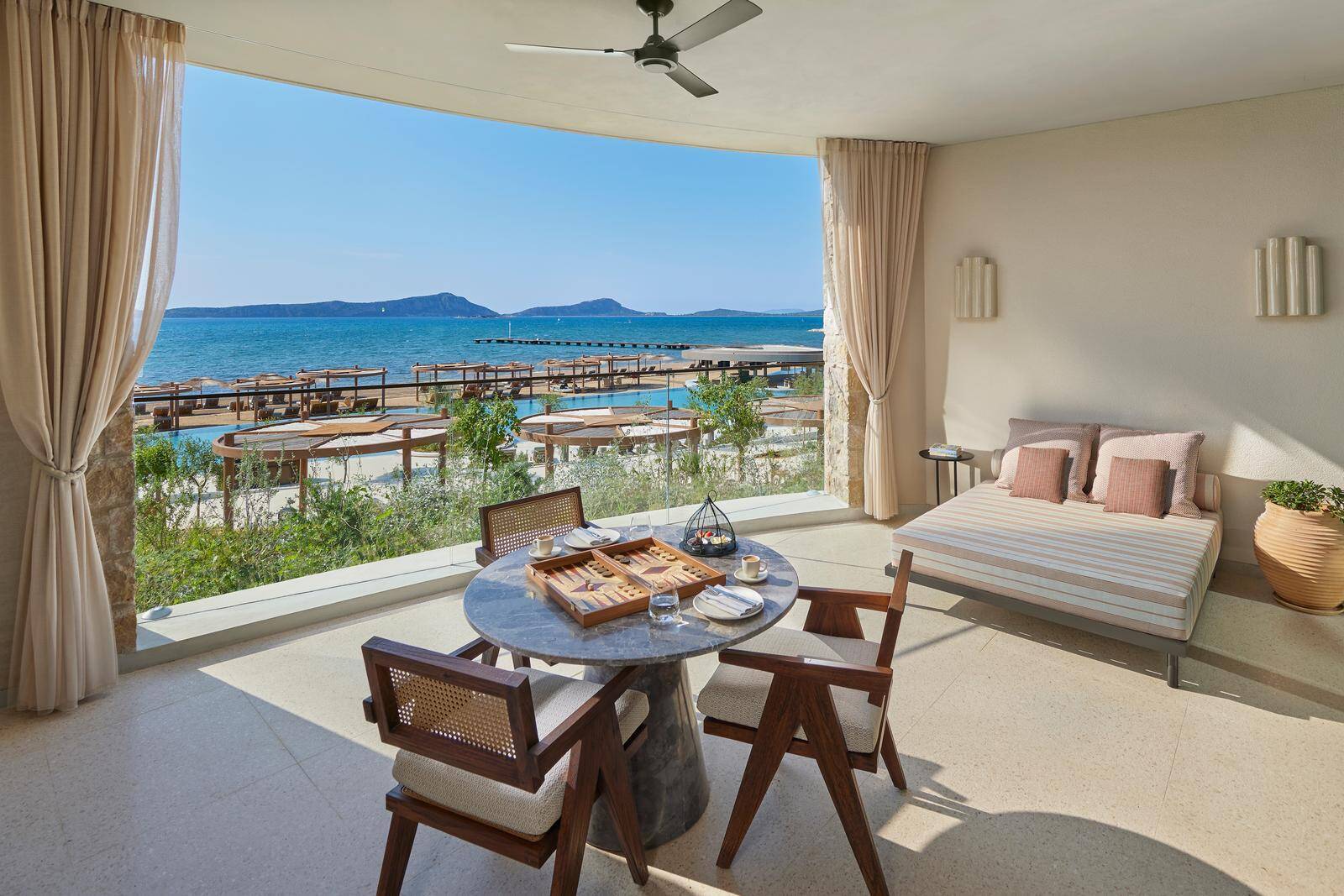 INTERCONNECTING BEACH CLUB JUNIOR SUITES