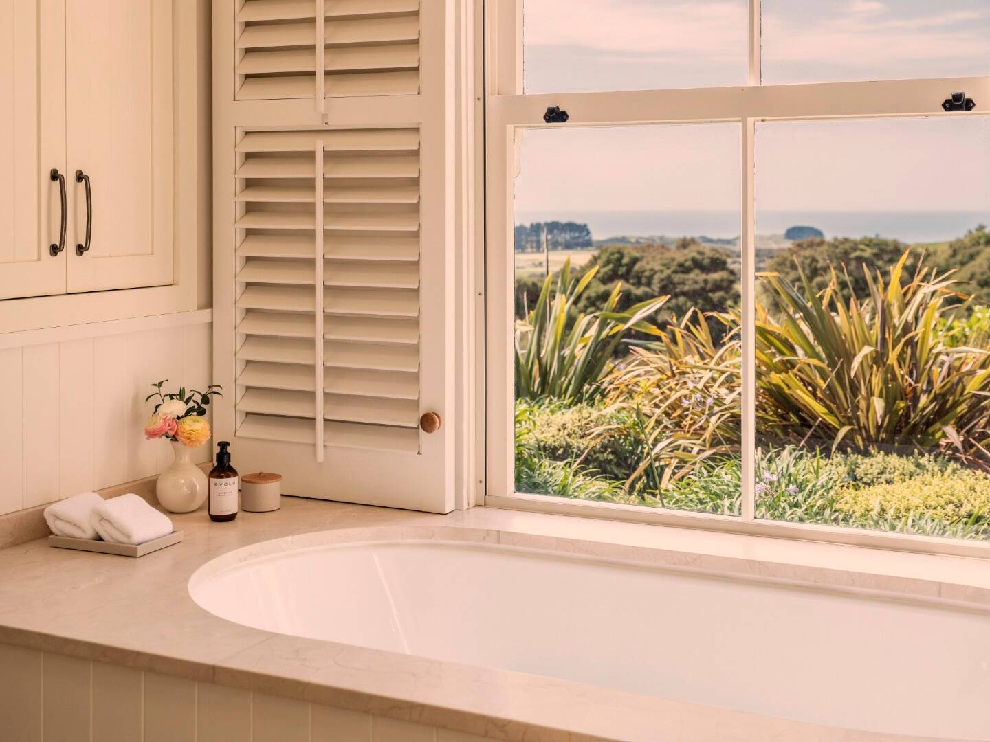 HAWKE'S BAY TWO BEDROOM SUITE