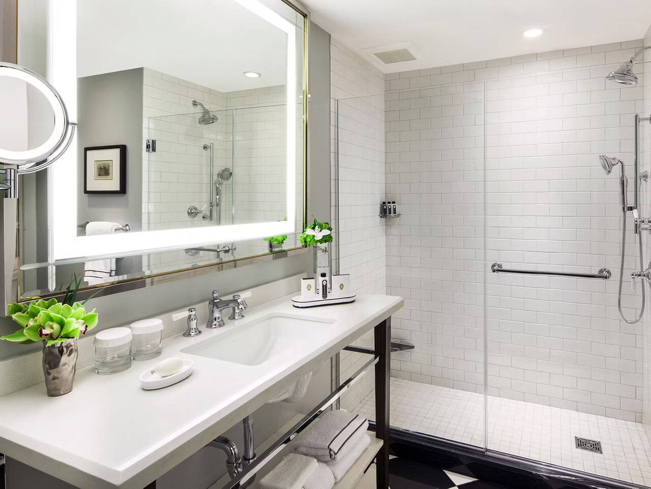 ONE BEDROOM SUITE DINING AREA