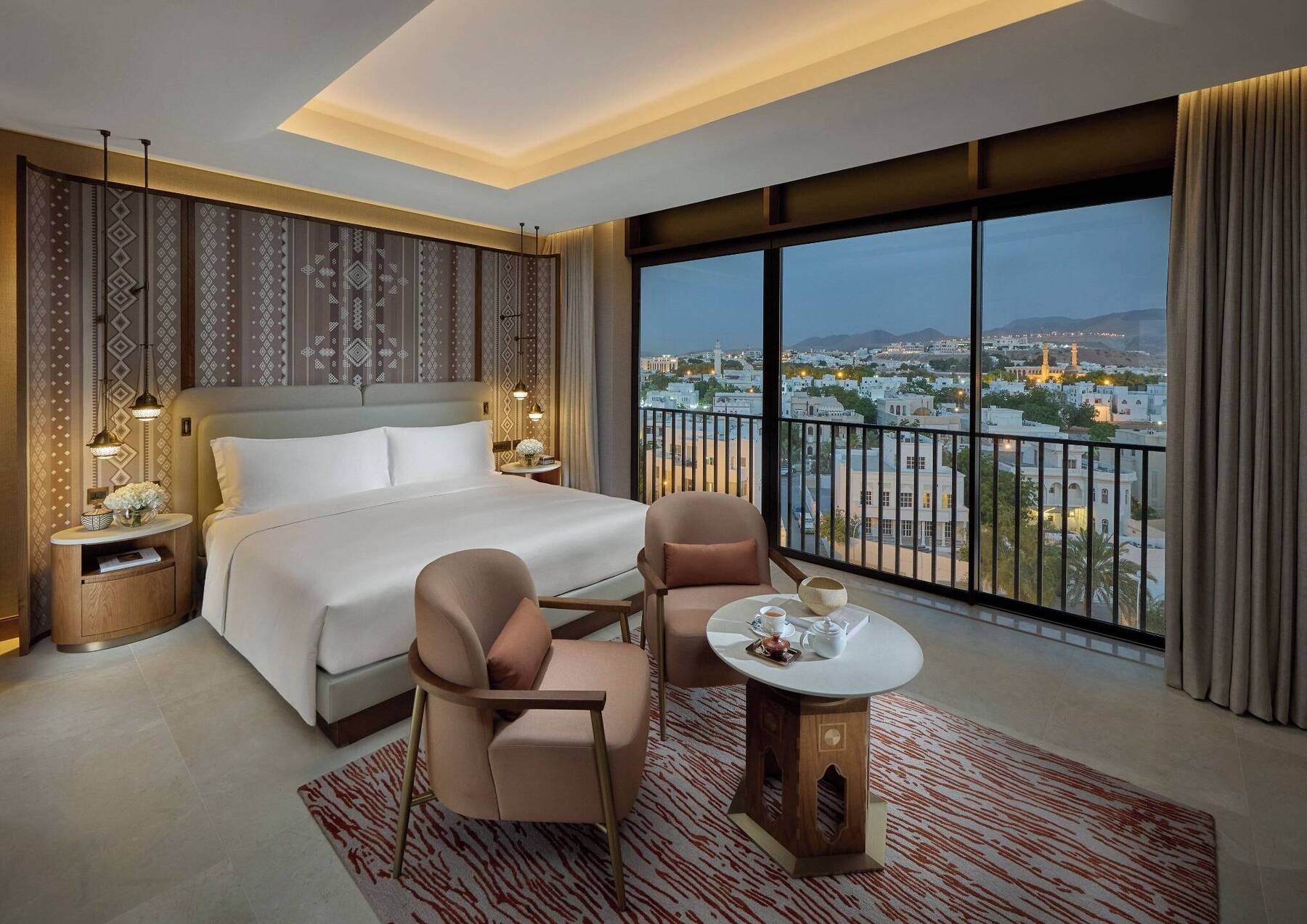 JUNIOR MOUNTAIN VIEW KING SUITE