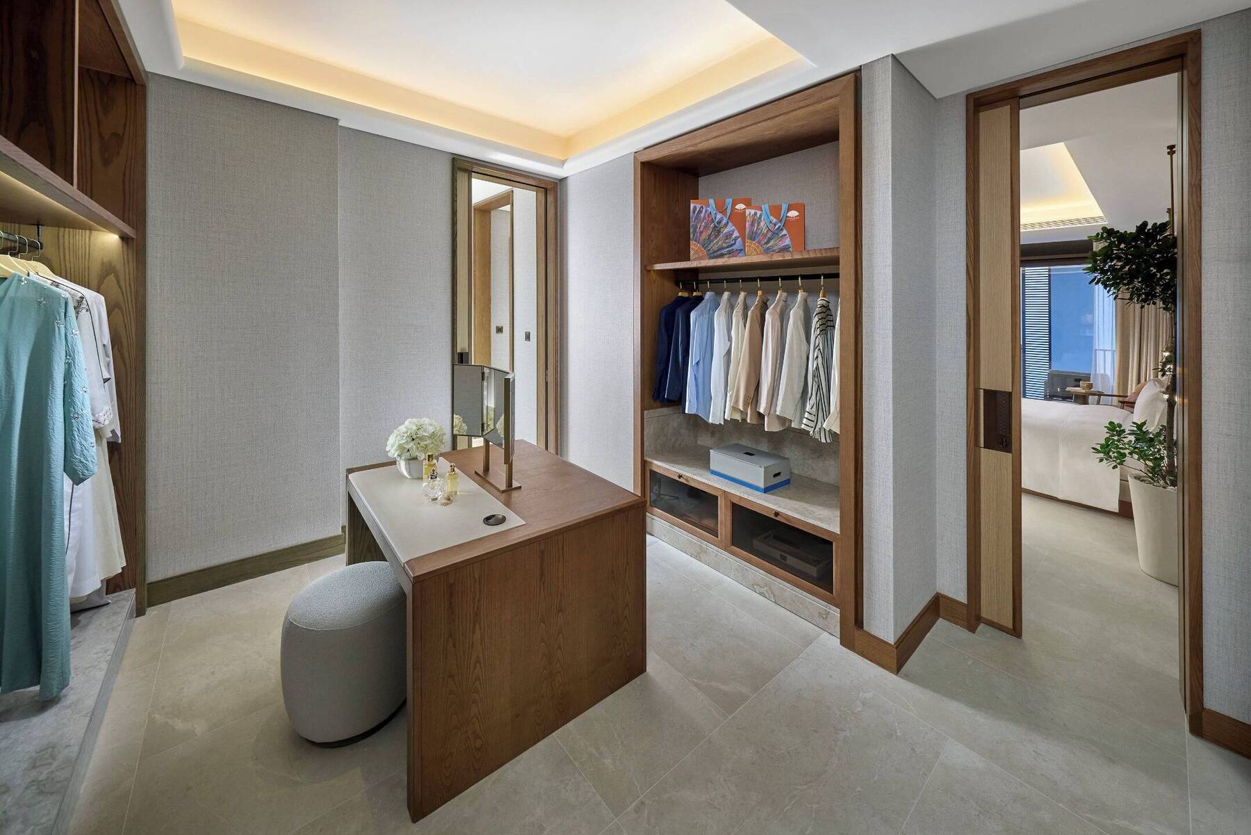JUNIOR SEA VIEW KING SUITE