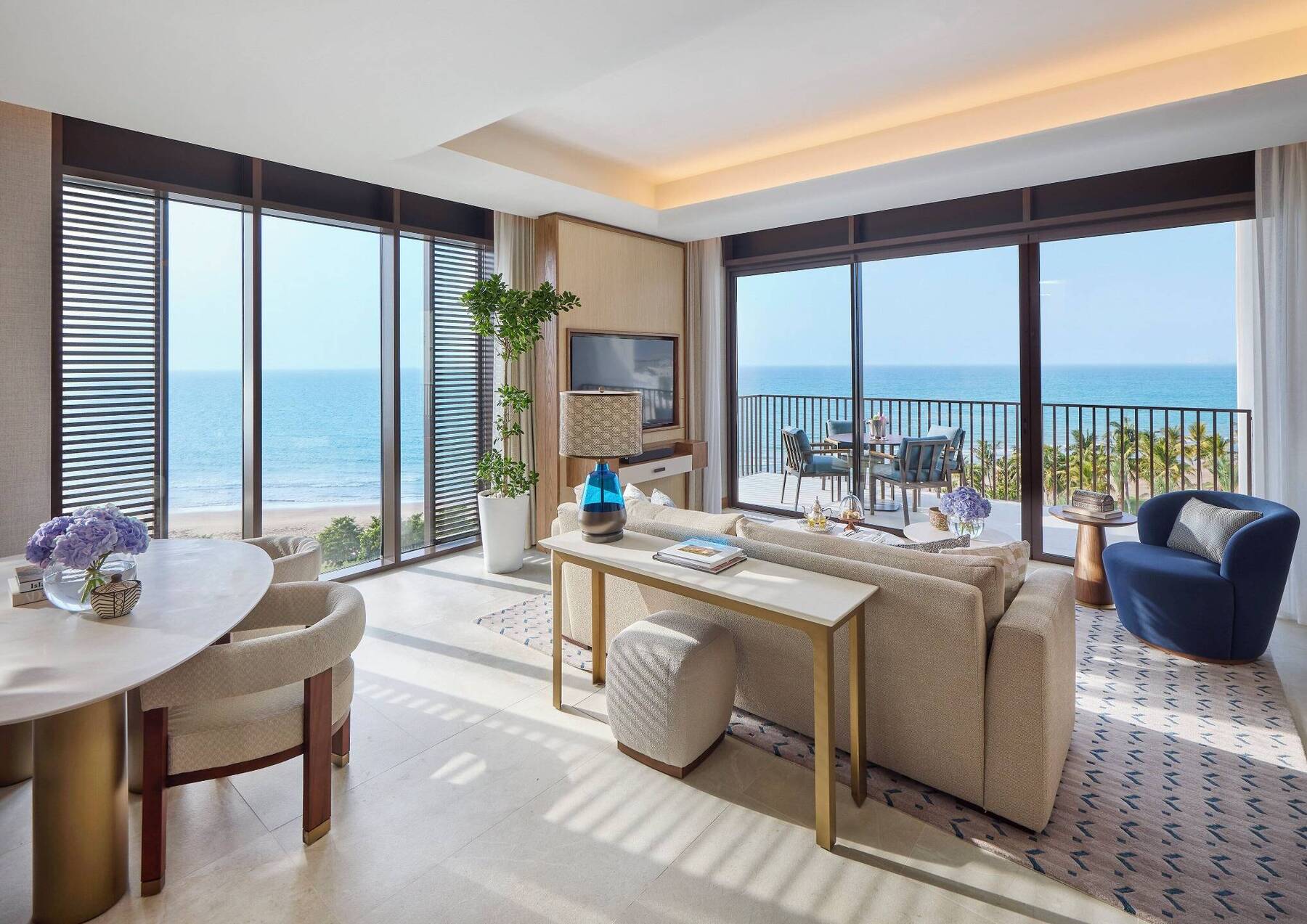 TWO BEDROOM ONE KING, TWO TWIN SEA VIEW SUITE