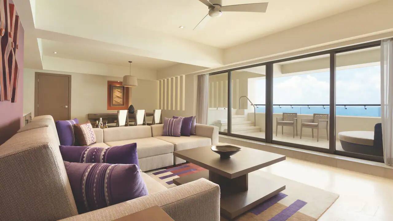 Oceanfront Club Master Suite