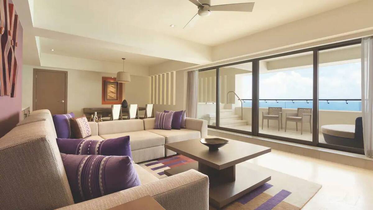 Oceanfront Club Master Suite