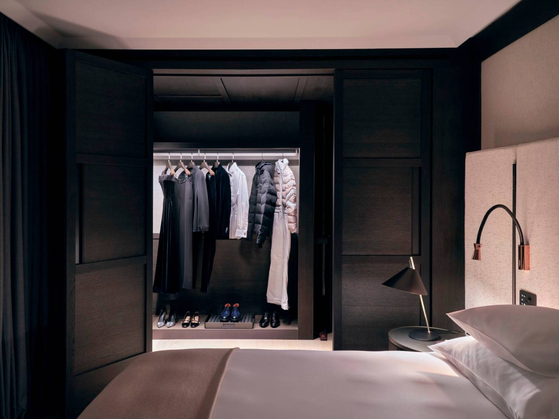 SERLAS WING ROOM