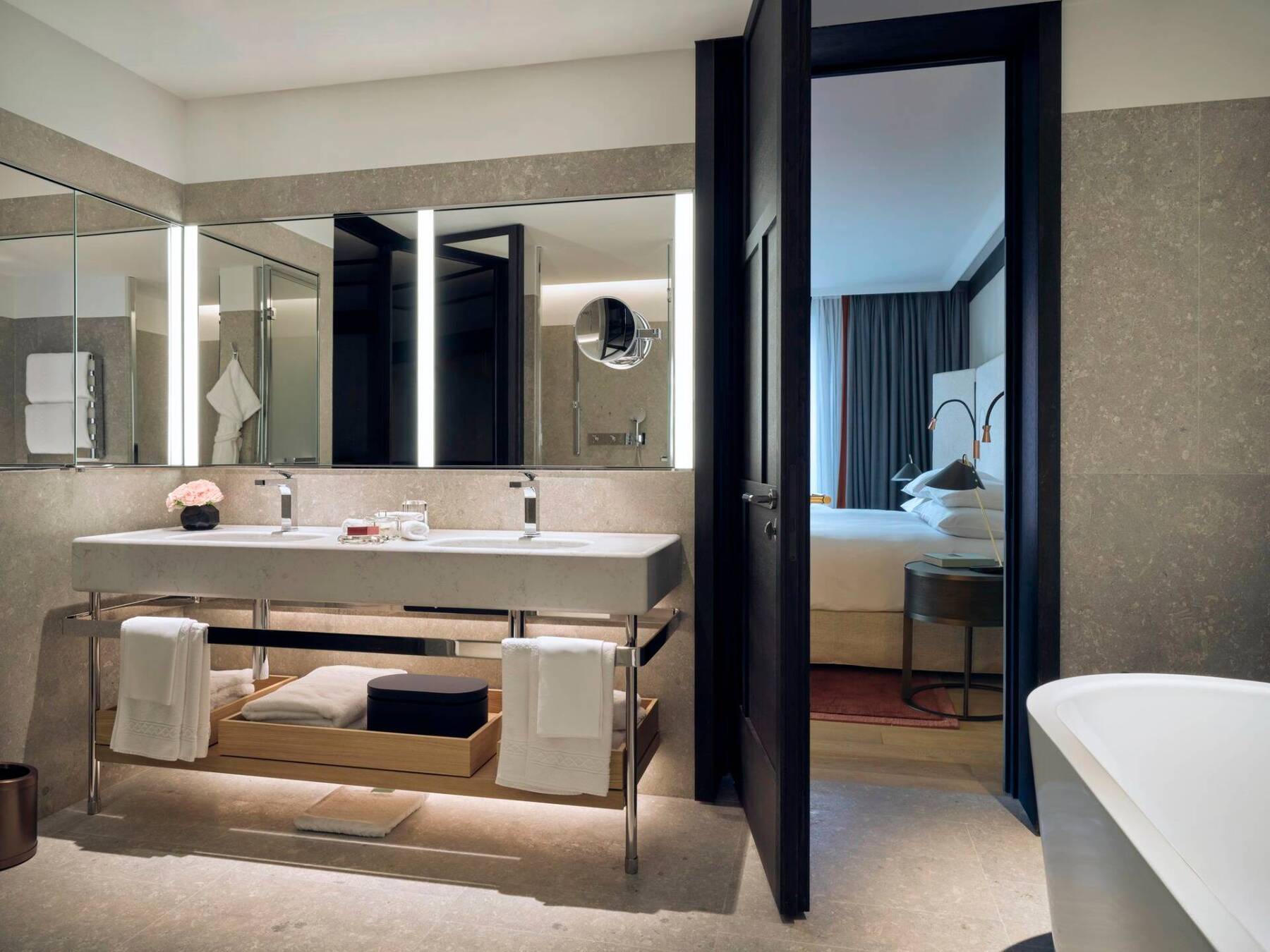 SERLAS WING SUITE