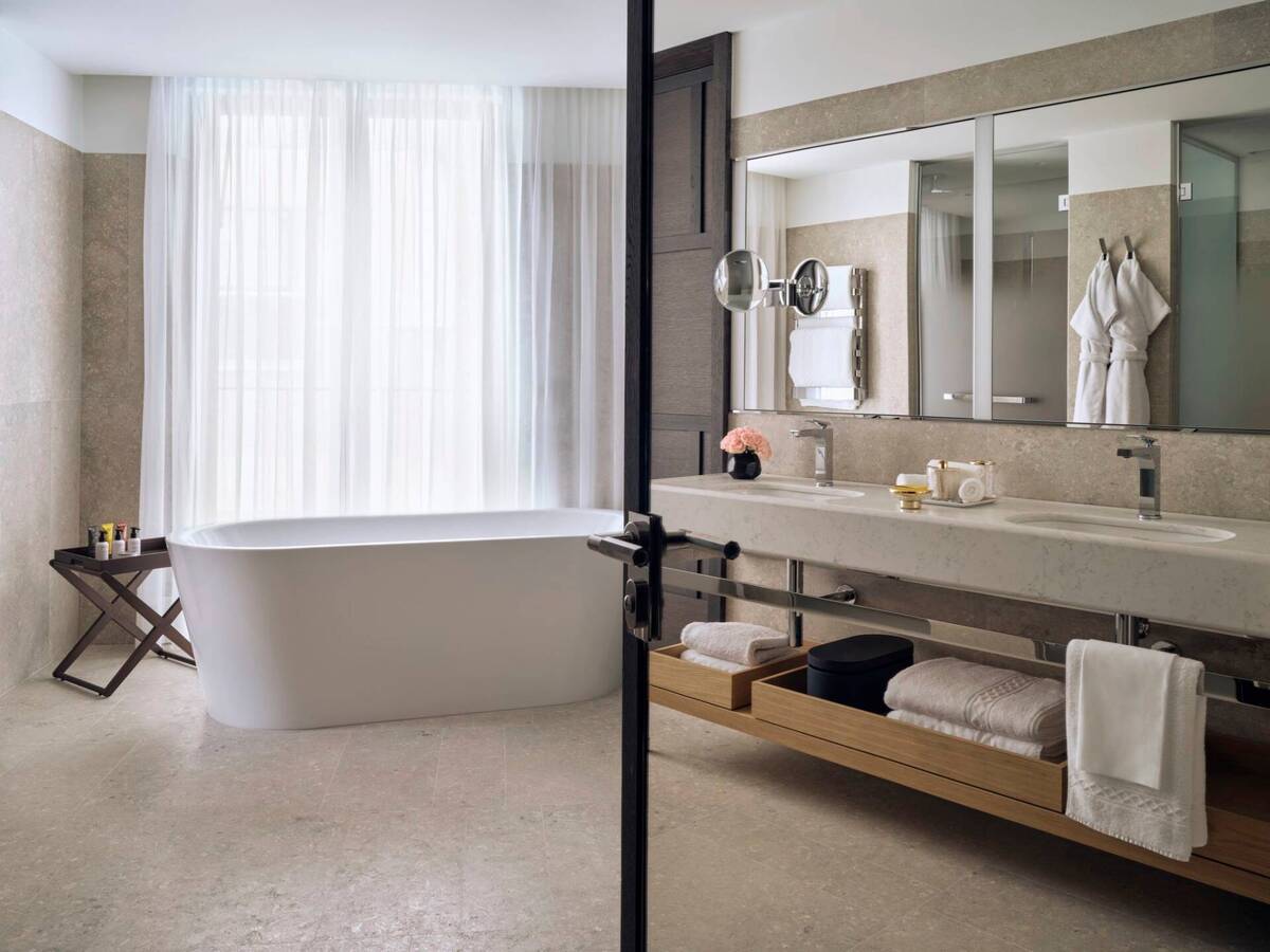 SERLAS WING SUITE