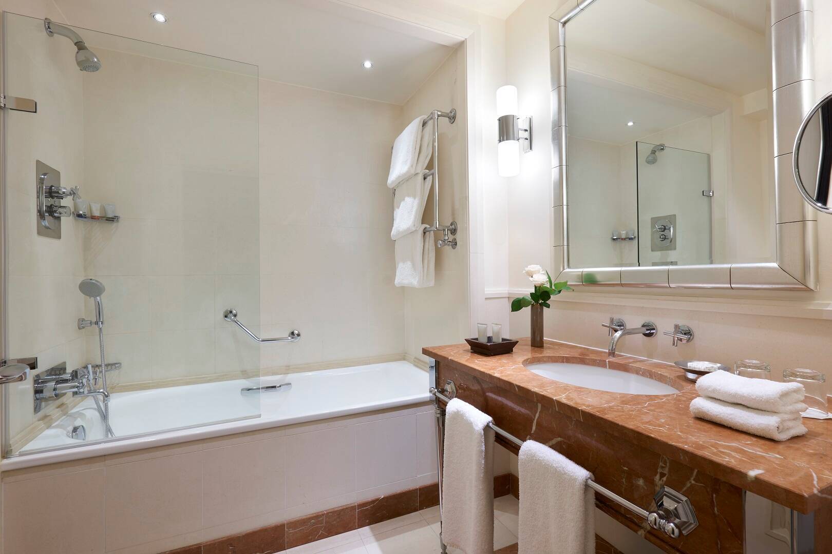 Junior Deluxe Suite