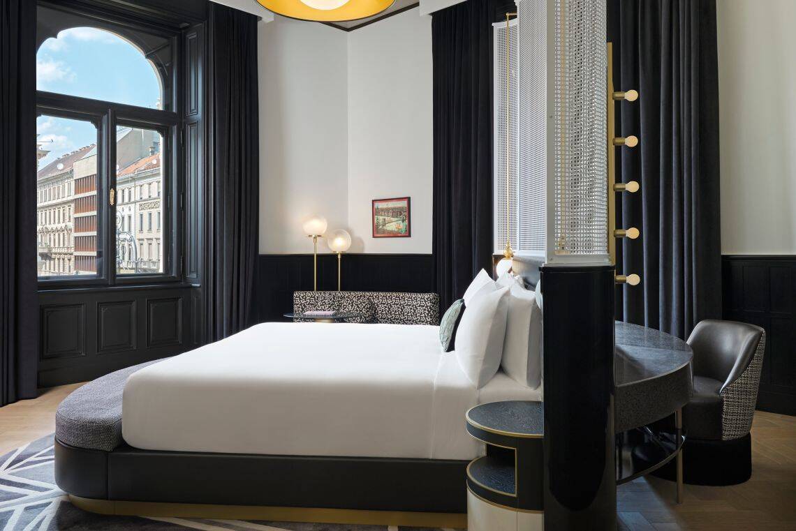 FANTASTIC KING SUITE, OPERA HOUSE VIEW