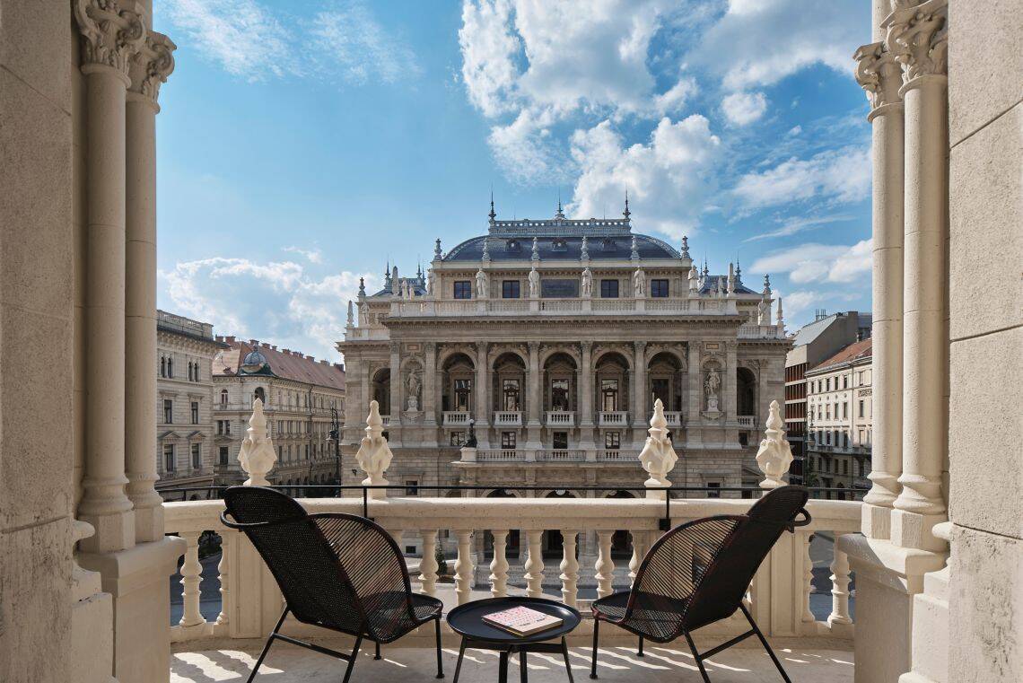 EXTREME WOW PRESIDENTIAL SUITE, BALCONY AND FIREPLACE
