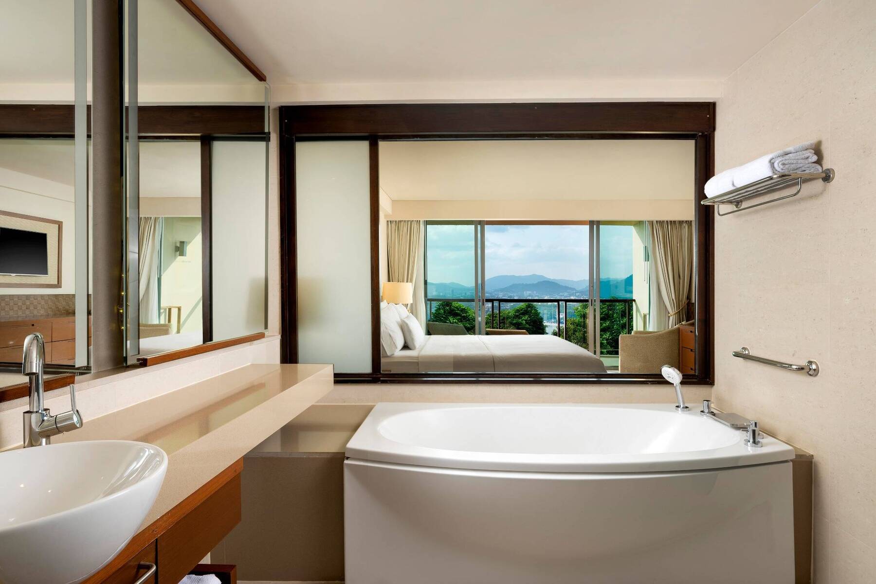 DUPLEX OCEANFRONT SUITE, SOFA BED